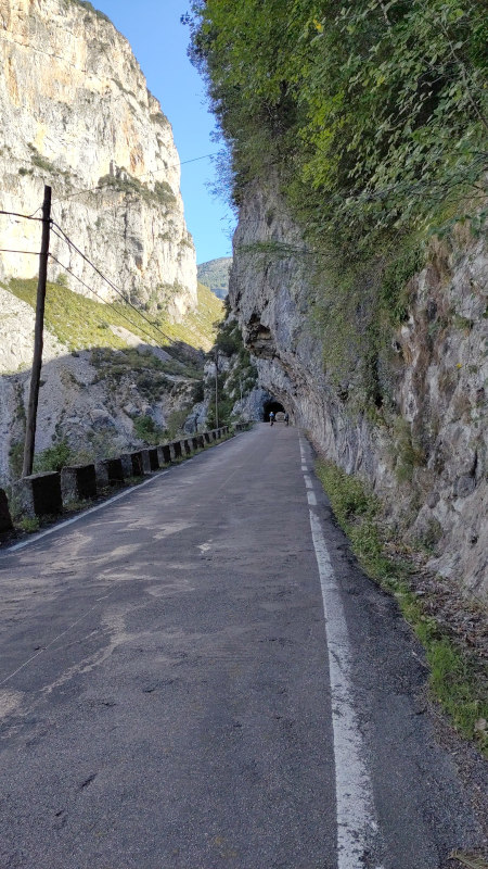 Narrow road with rockface overhanging